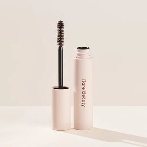Rare beauty Perfect Strokes Universal Volumizing Mascara - Brown